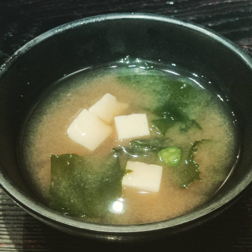 Receta sopa con miso tofu wakame japones